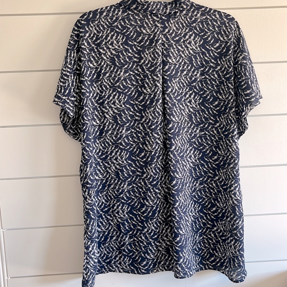 Banana Republic Blue and White Blouse - Picture 4 of 5